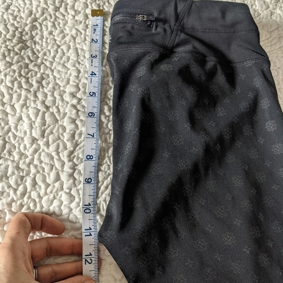 ATHLETA Black Cropped Leggings reflective M - Picture 9 of 11